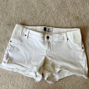 Gap white maternity jean shorts size 28/6r with side panel